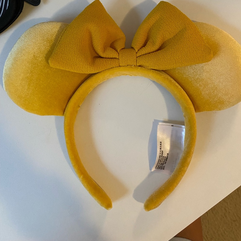 Yellow Velvet Ears